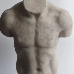 Scultura ceramica Torso di Discophoros con base