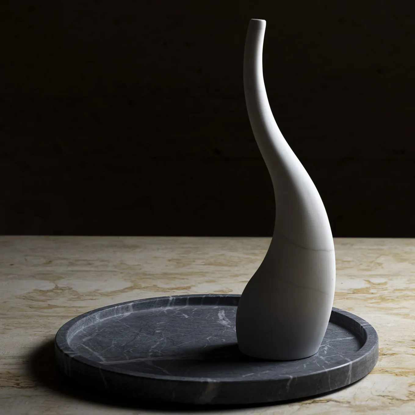 Scultura Decorativa Ondulata in Travertino