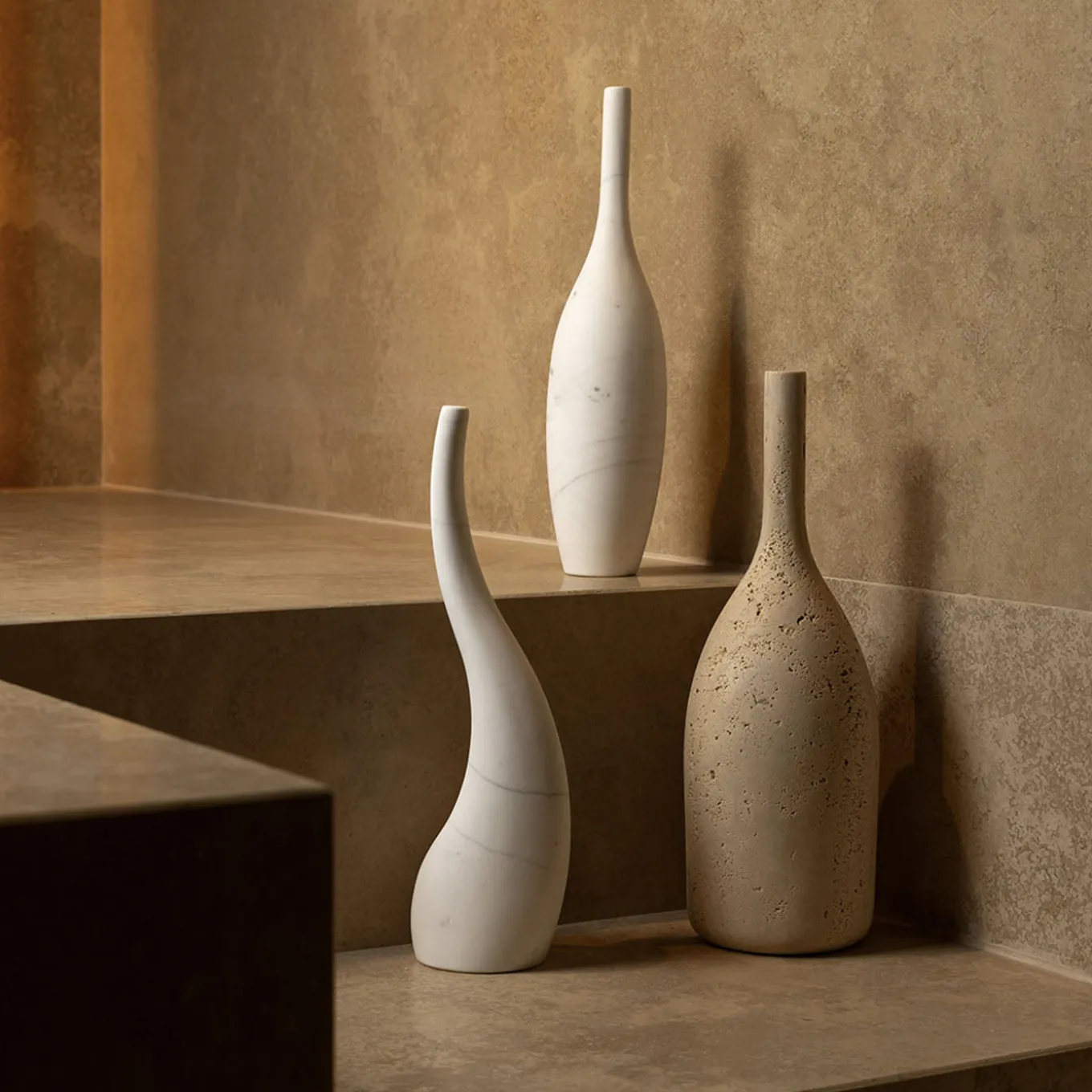 Scultura Decorativa Ondulata in Travertino