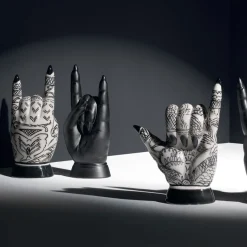 Scultura decorativa Tauro Nero di Ugo La Pietra