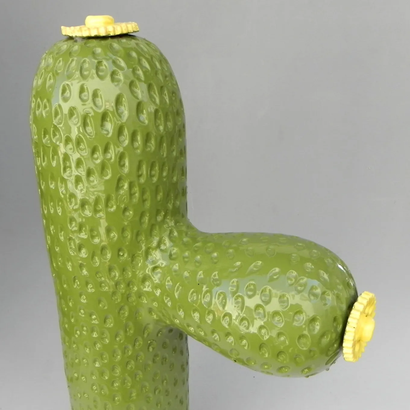 Scultura di cactus in ceramica Highway 287 di Tullio Mazzotti