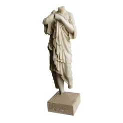 Scultura di torso femminile drappeggiato