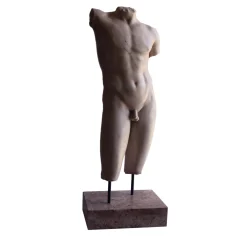 Scultura di torso maschile di Eleusi