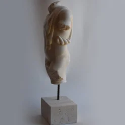 Scultura di torso maschile drappeggiato