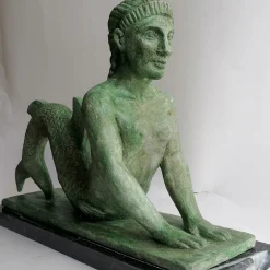 Scultura in ceramica bronzea della Sirena etrusca su base in marmo marquinia