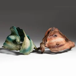 Scultura in ceramica verde Courmayeur di Assia Karaguiozova