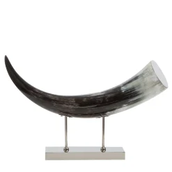 Scultura in corno nero curvo