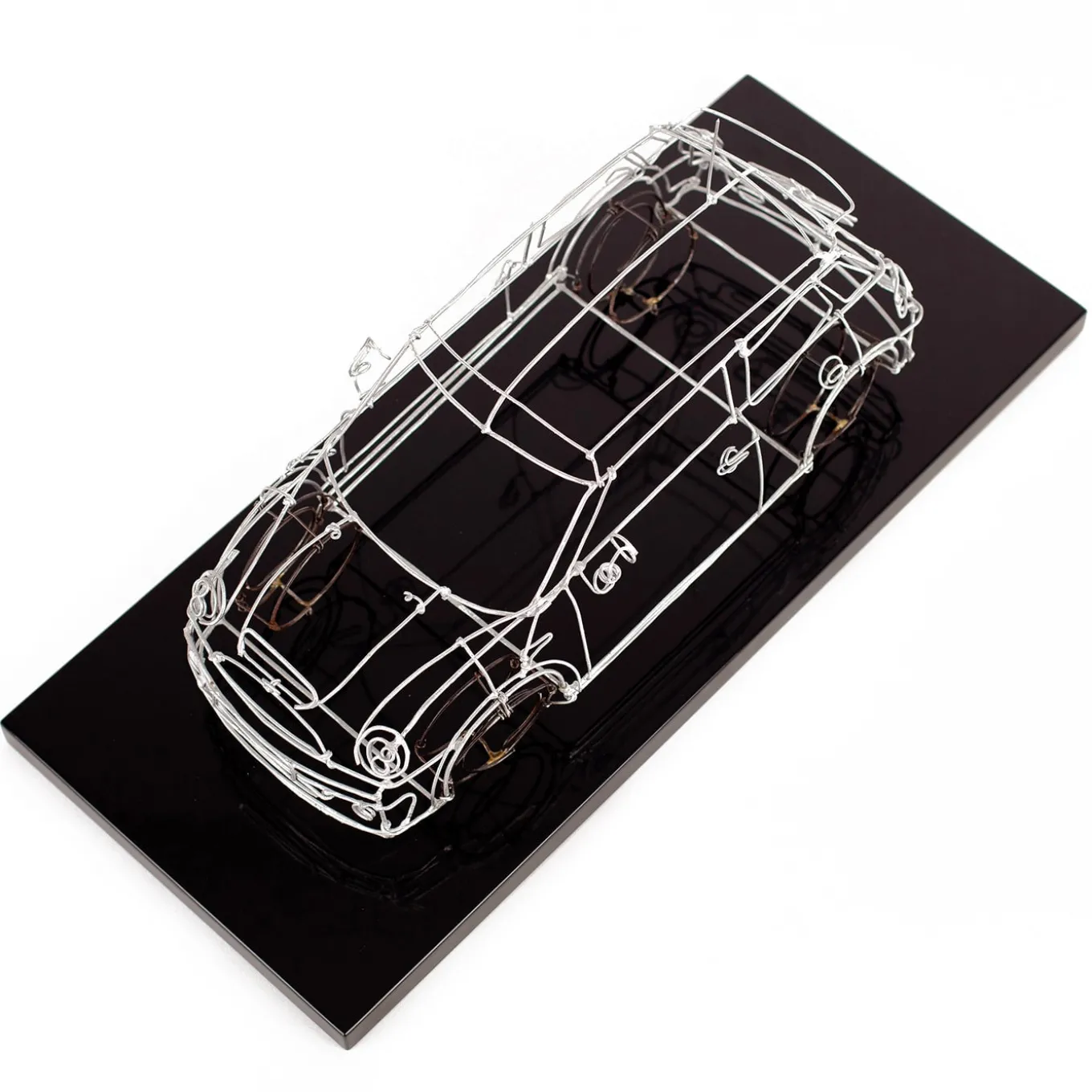 Scultura Mini Cooper in filo metallico