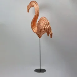 Scultura ramata di fenicottero rosa