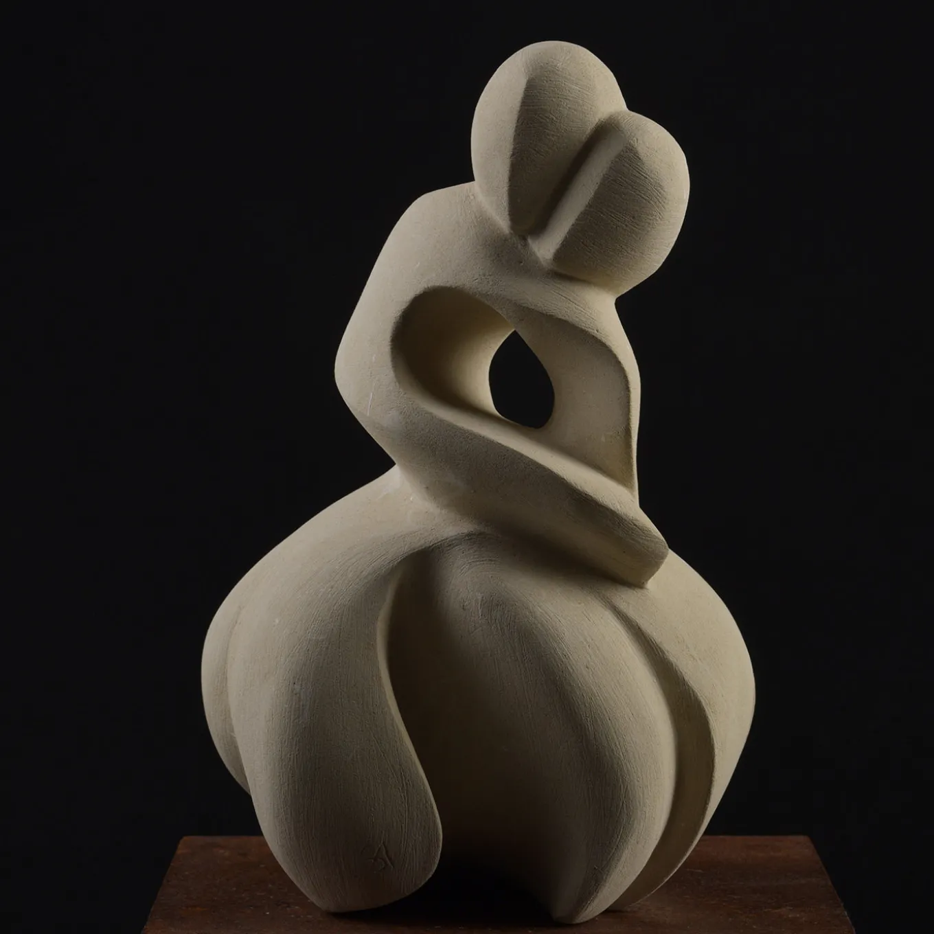 Scultura Rush of Passion in pietra Leccese