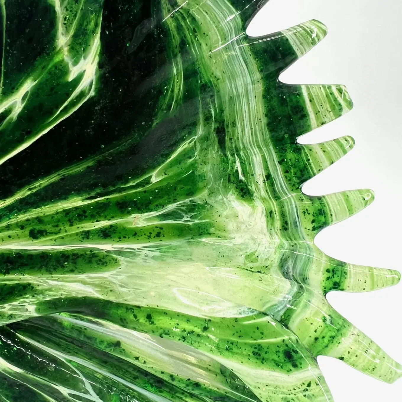 Scultura verde di pesce tropicale