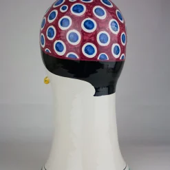 Scultura viola Nuotatrice