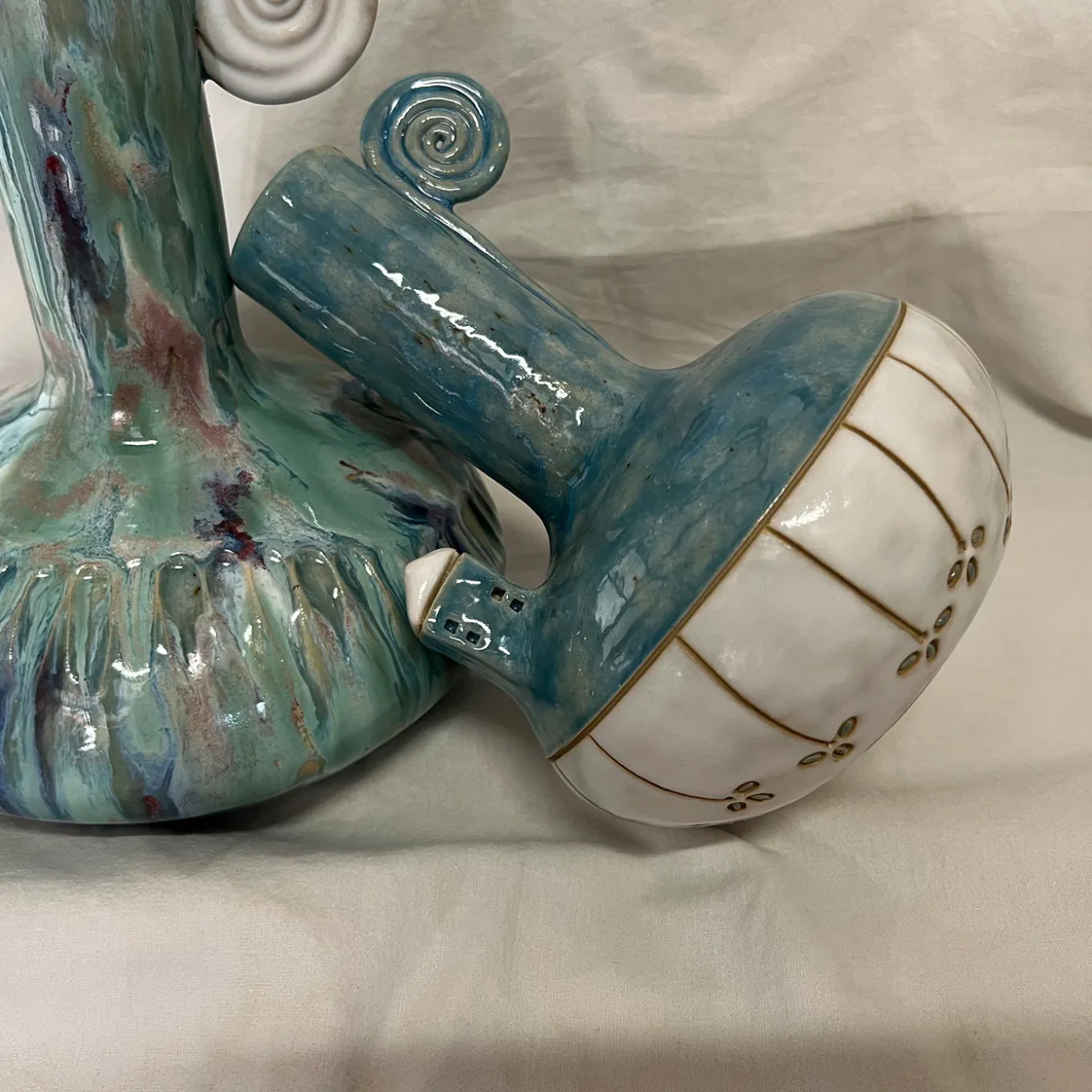 Set di 2 Anfore Spirali nel Tempo in Ceramica Azzurra della Collezione Micromondo