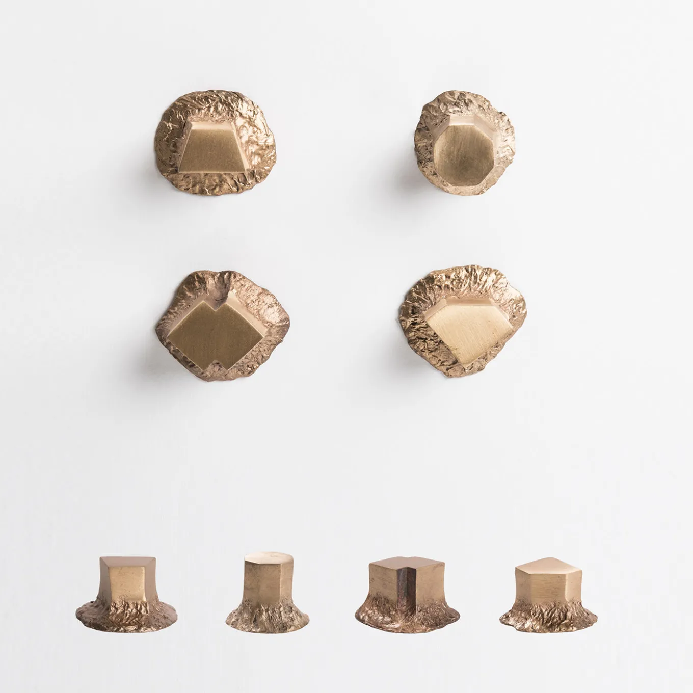 Set di 4 pomelli per porte in ottone Solido #3 di Nicole Valenti