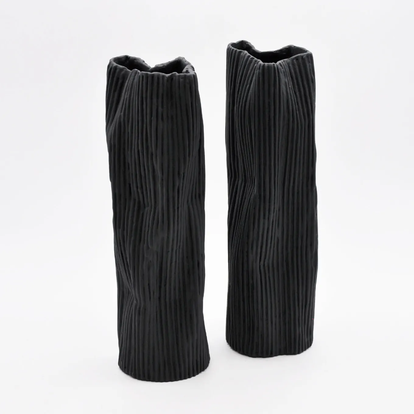 Set di 2 vasi decorativi "Paesaggio 25 Black #2" di Nino Basso