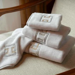 Set di Asciugamani Ricamati QENA in Cotone Spugna Bianco