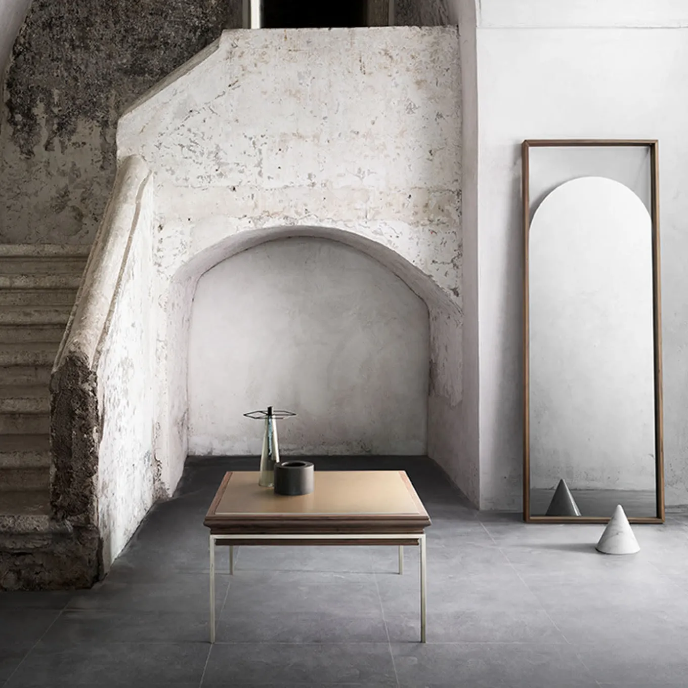 Specchio ad arco Attraverso di GumDesign