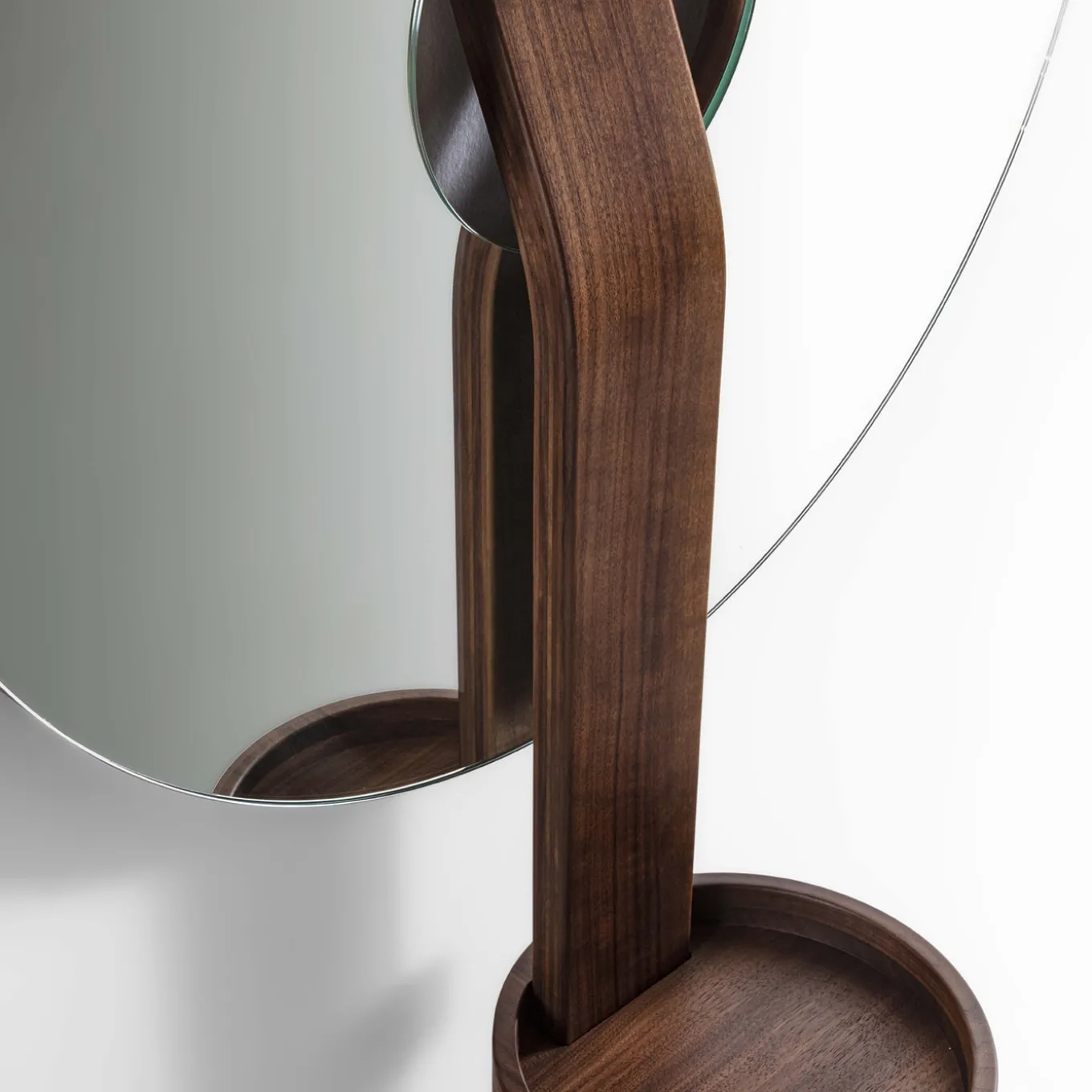 Specchio da parete marrone a forma di disco Irpin