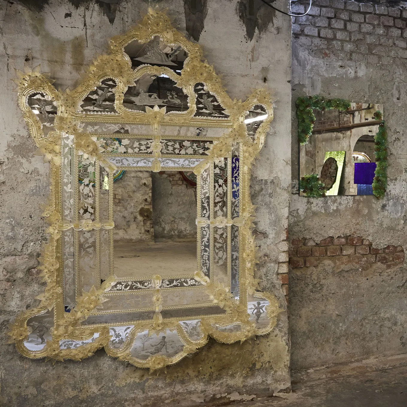 Specchio da parete Rex con foglia d'oro