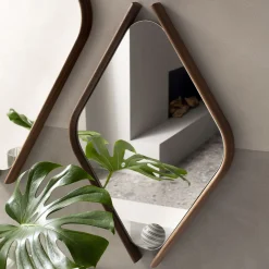 Specchio medio Wood Eye con cornice in noce massiccio