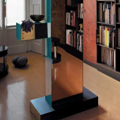 Specchio Totem Shibam 2 di Ettore Sottsass