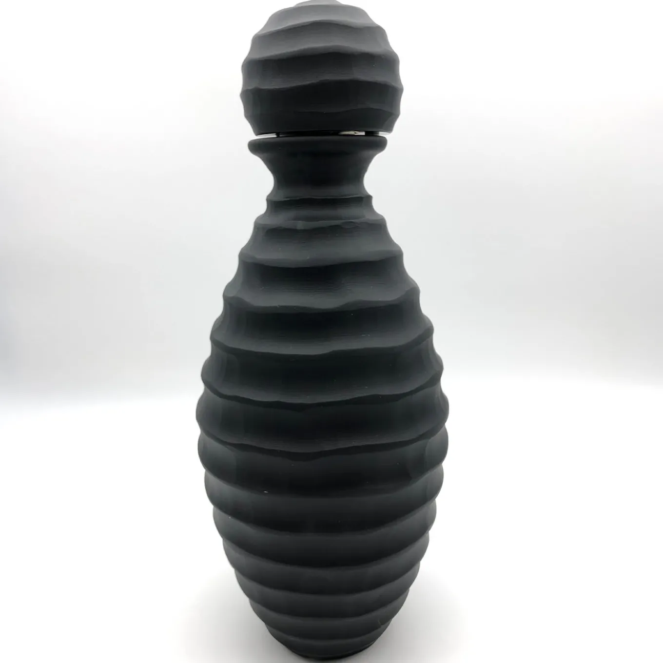 Tall Black Bottle di Achille D'Este e Renzo Vianello