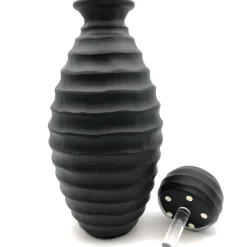 Tall Black Bottle di Achille D'Este e Renzo Vianello
