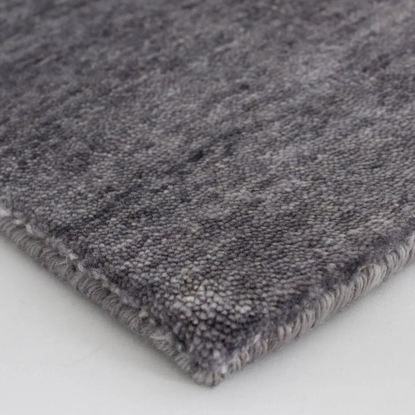 Tappeto Bamboo Shaded rettangolare in seta di bamboo Nero