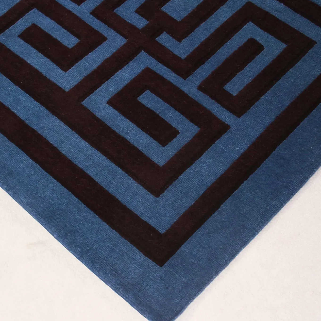 Tappeto Labirinto blu e nero di Gio Ponti