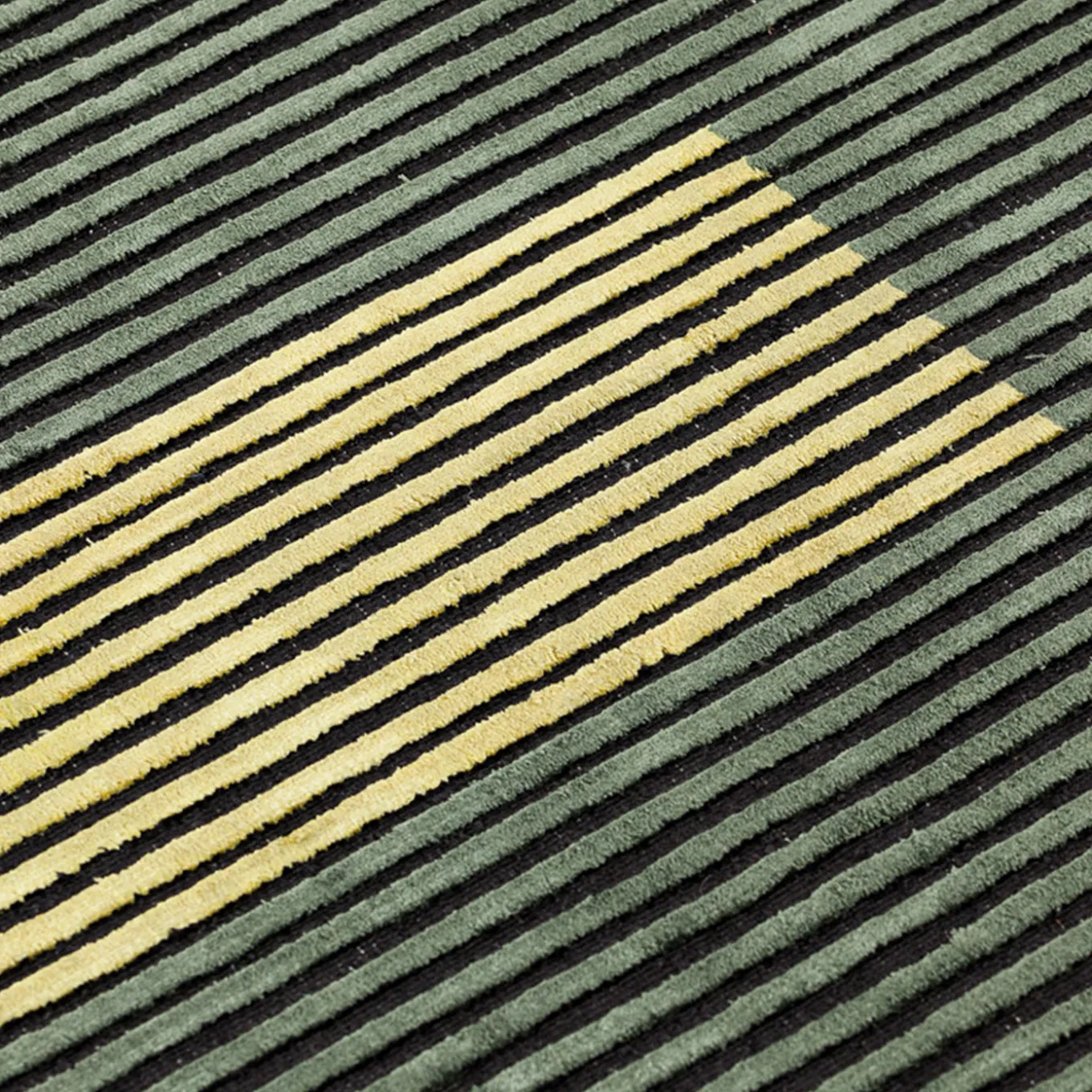 Tappeto Lines L6 in Viscosa Verde