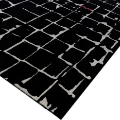Tappeto Mosaic in Ebony and White di Keith Pillow da Daaa Haus