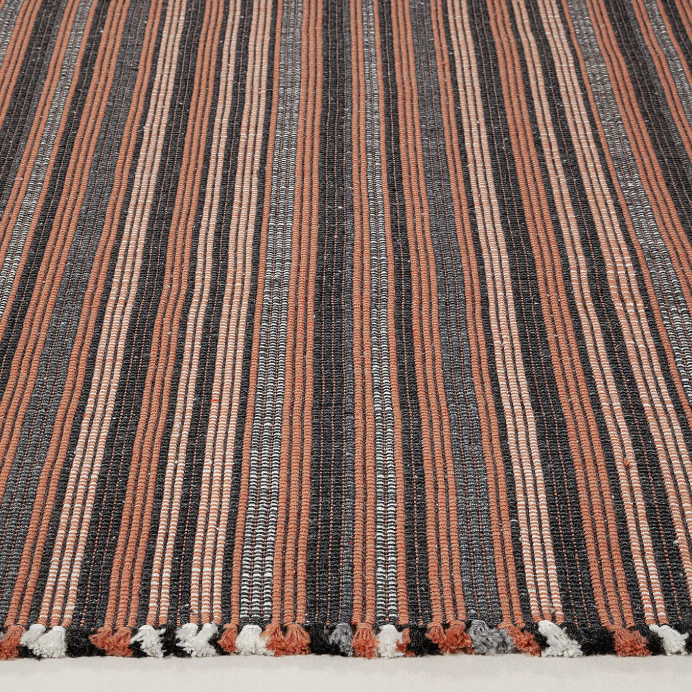 Tappeto Prune Charcoal Recycled PET In&Outdoor di Carlotta Fortuna