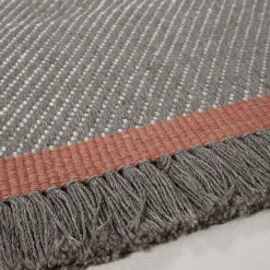 Tappeto Sesamo Taupe in PET riciclato In&Outdoor di Carlotta Fortuna #2