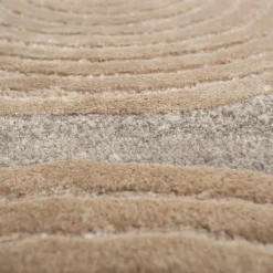Tappeto Subtle Grooves Soft Beige & Natural Gray trapuntato a mano