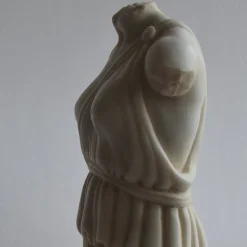 Torso Femminile con Tunica Scultura in Marmo di Carrara con base