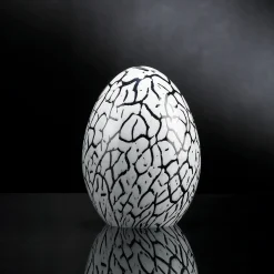 Uovo piccolo di vetro bianco