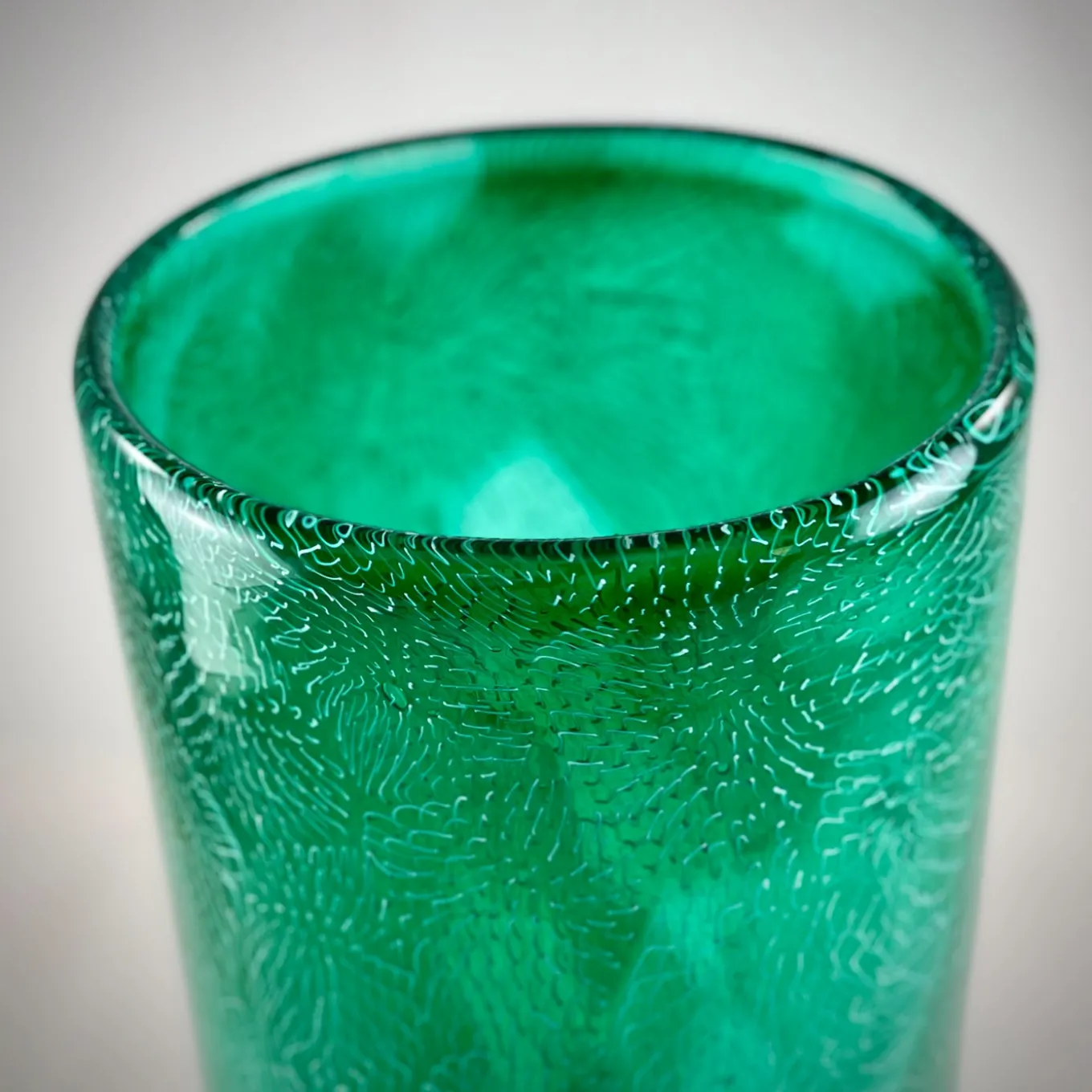 Vaso a murrine in filigrana verde e bianca