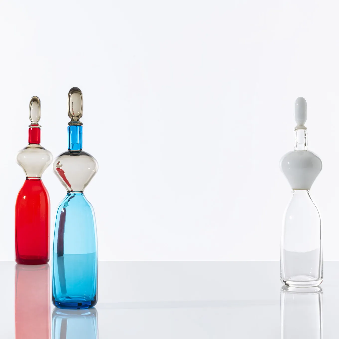 Vaso antropomorfo in vetro blu Vecchia Dama di Gio Ponti