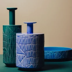 Vaso blu pallido di Bethan Laura Wood