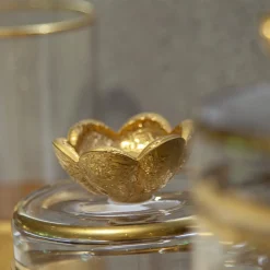 Vaso con coperchio in vetro con base ispirata a Michelangelo