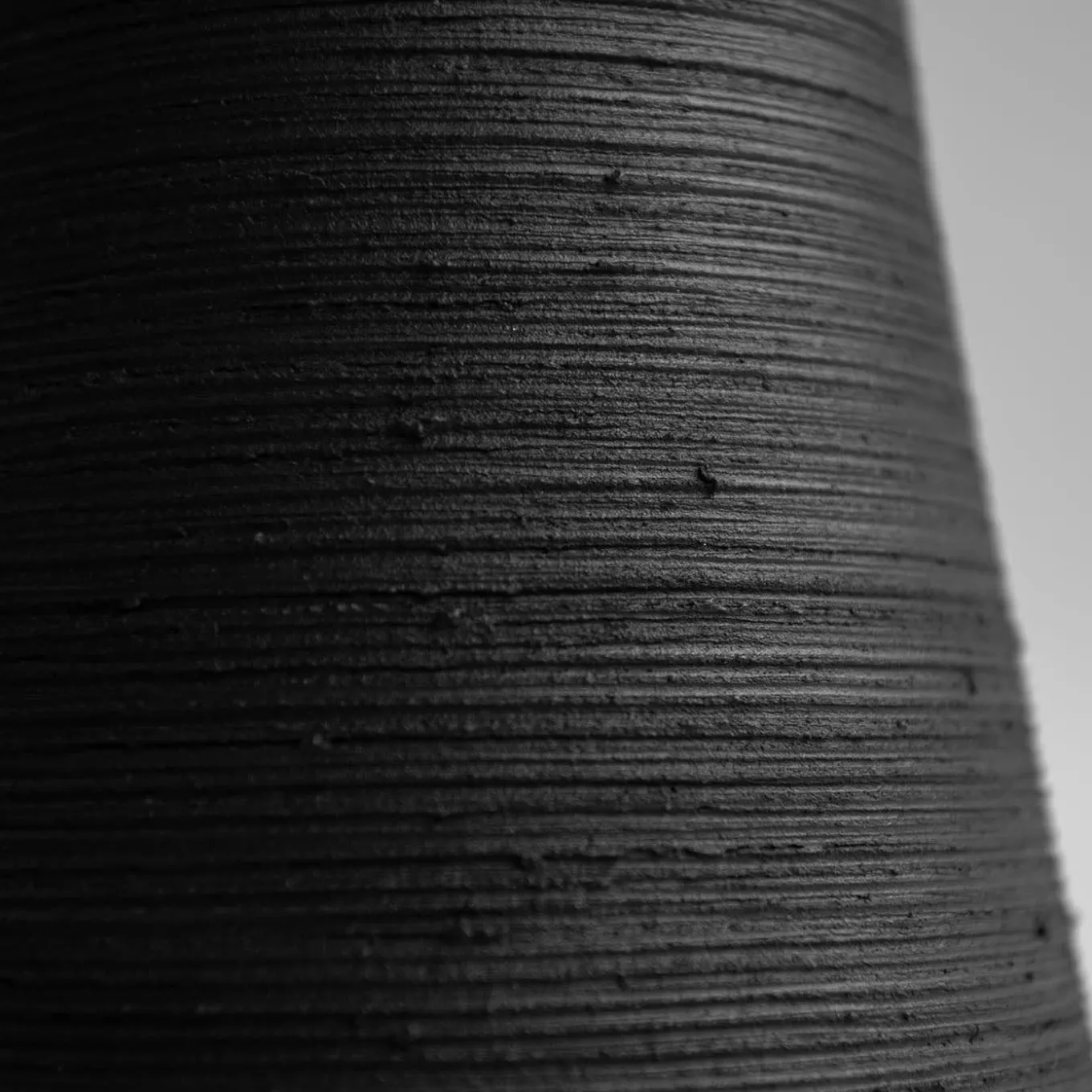 Vaso Cut Alto Nero Fumè in Ceramica