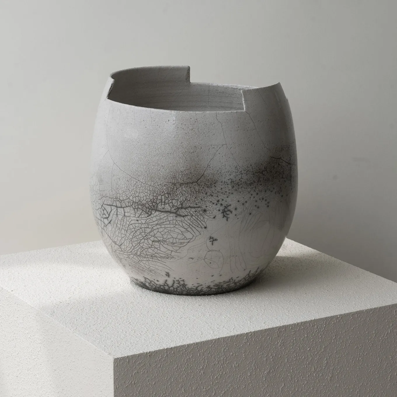 Vaso Cut Raku Piccolo Chiaro in Ceramica