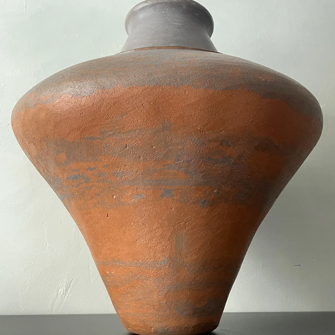Vaso decorativo in gres rosso e nero n.88