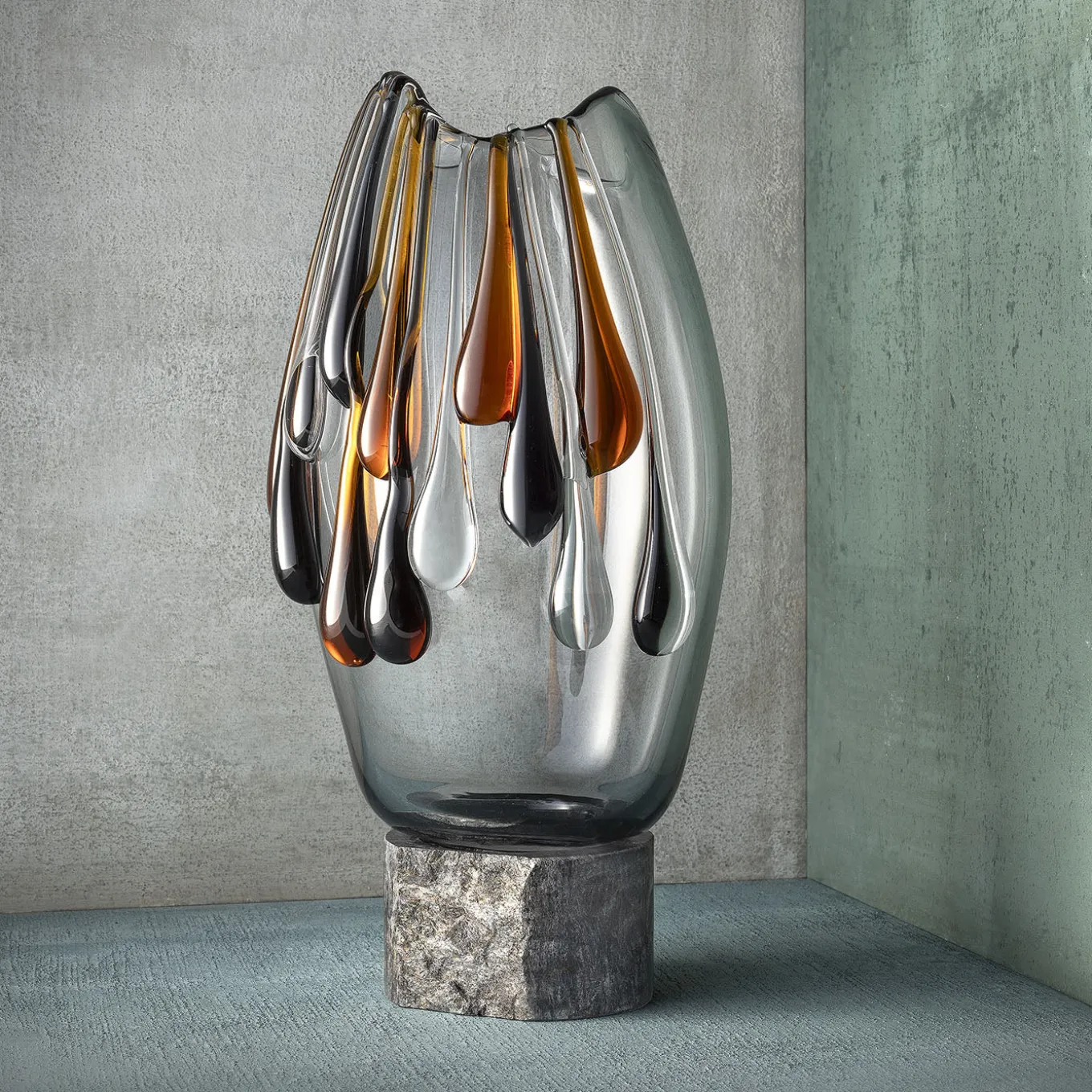 Vaso Decorativo Lagoon Tears in Vetro di Murano con Accenti in Ambra