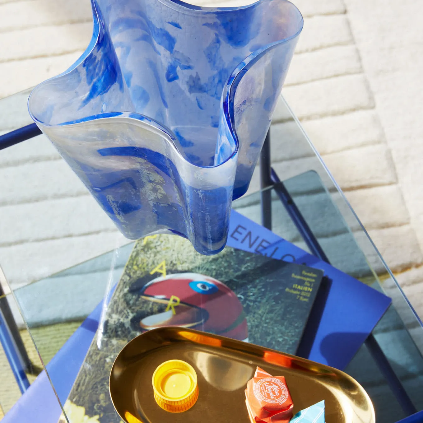 Vaso di vetro blu a secchiello