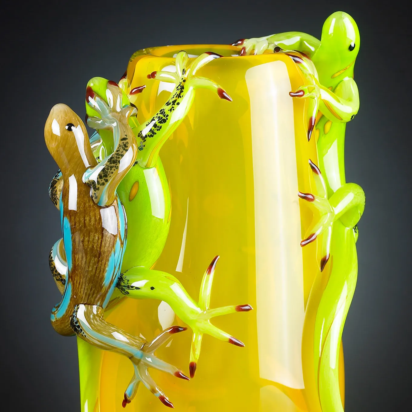Vaso giallo con 3 gechi