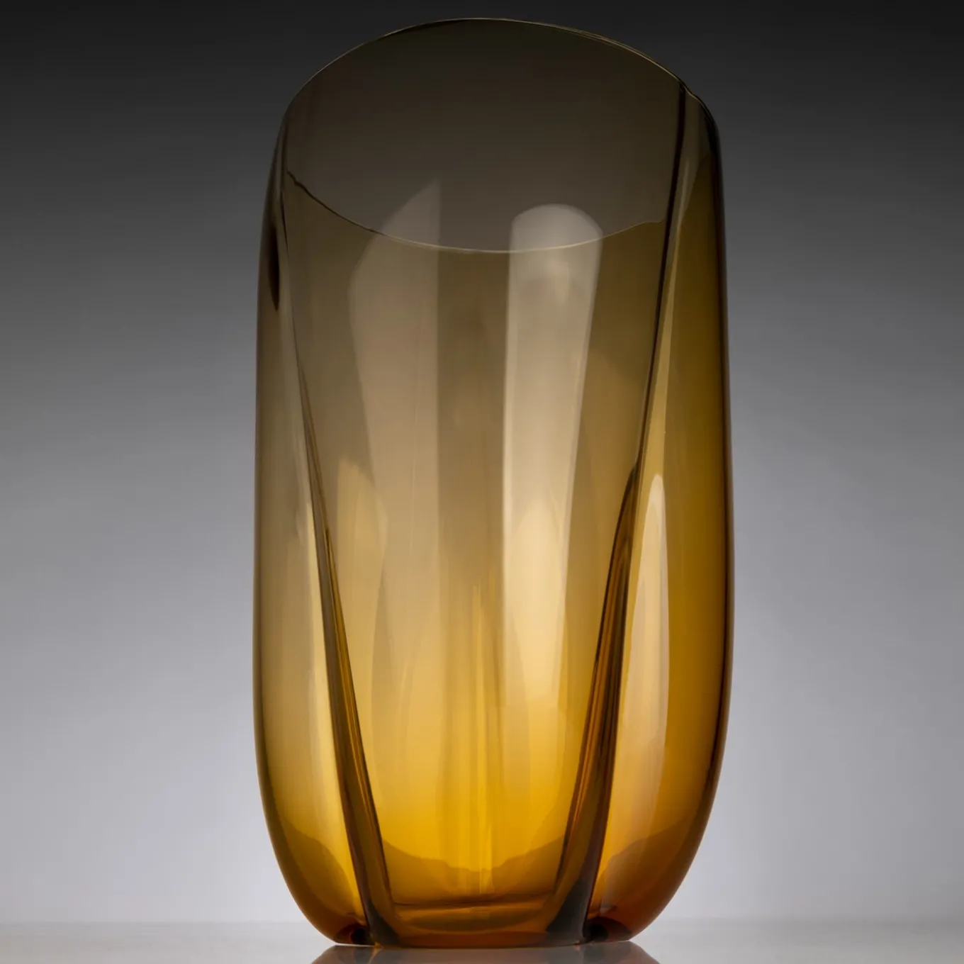 Vaso grande in ambra di Petalo