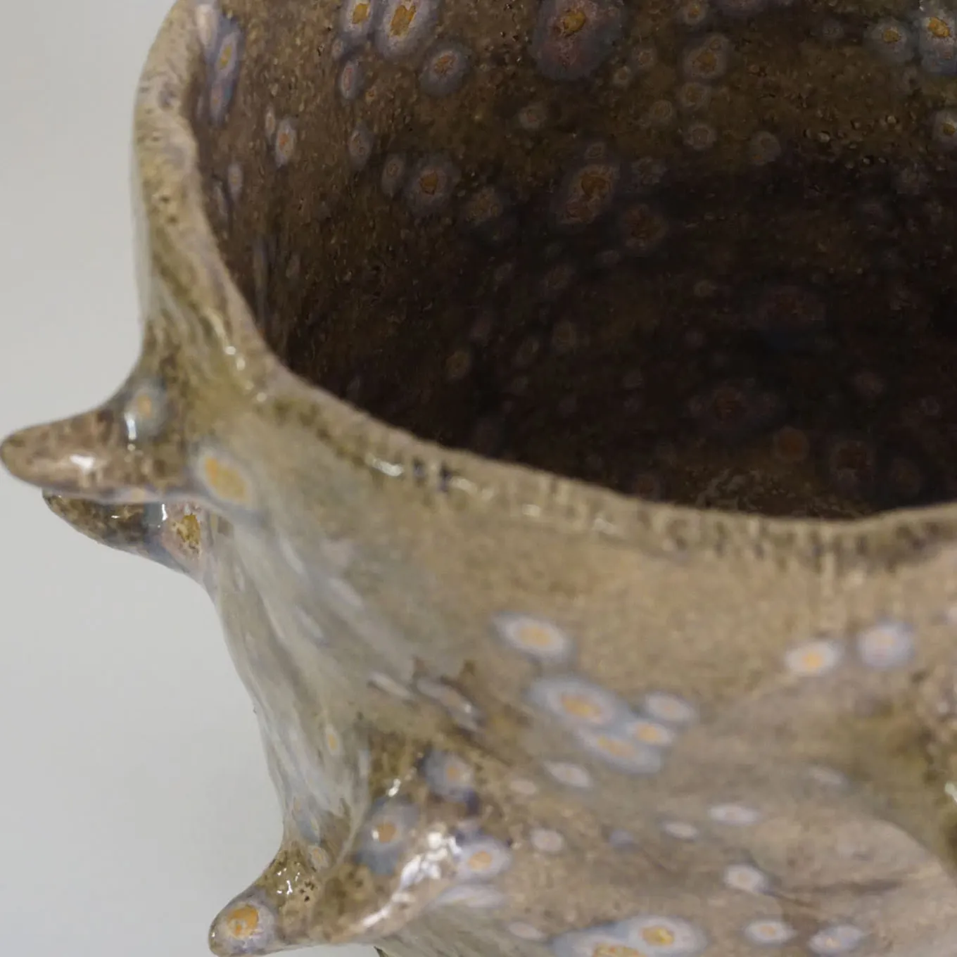 Vaso in ceramica beige maculato Lava 6