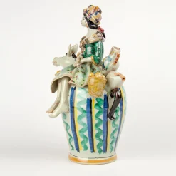 Vaso in ceramica con fischietto di donna contadina