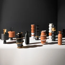 Vaso in Ceramica Continuous #1 di Ugo La Pietra